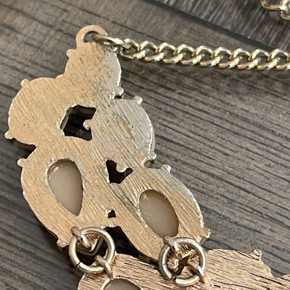 Boutique Style Taupe - Tan Gem Statement Necklace - Picture 7 of 16